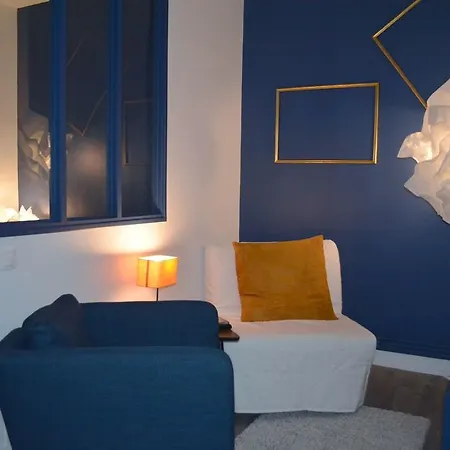 Les Volets Verts Apartment